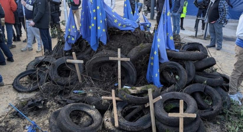Önök a tűzzel játszanak! – betelt a pohár a Strasbourgban tüntető gazdáknál