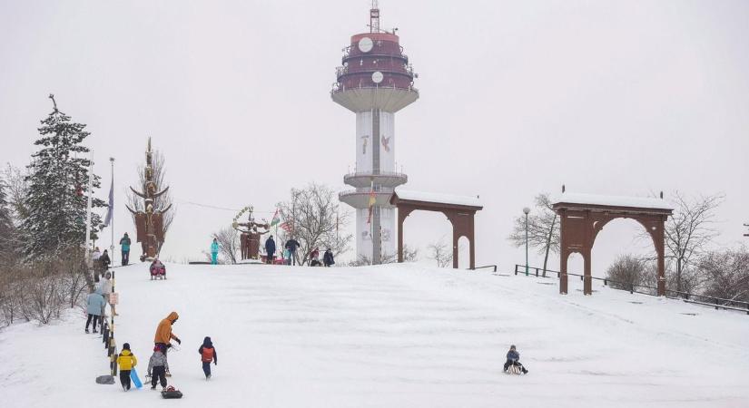 Továbbra is kitart a hideg, folyamatos a segítség a vármegyében és országosan is