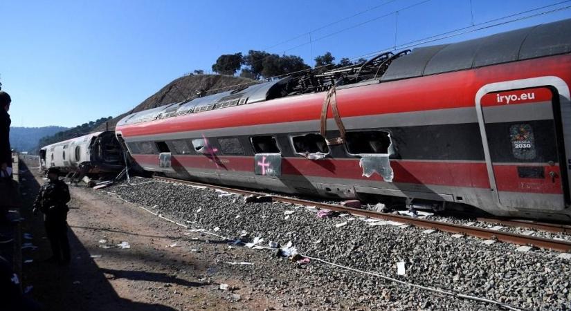 Spanyol vonatkatasztrófa, 41 halott: 30 centis síntörést találtak, ennyit ért a modern vonat és a friss felújítás