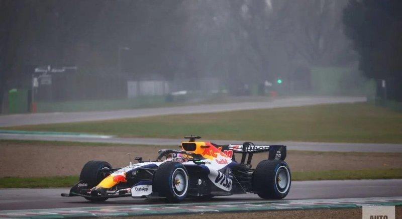 Fotók: Pályán a 2026-os F1-es Racing Bulls