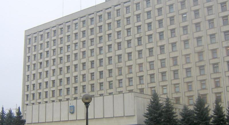 Rendkívül nehéz körülményekre panaszkodik a választási bizottság elnöke