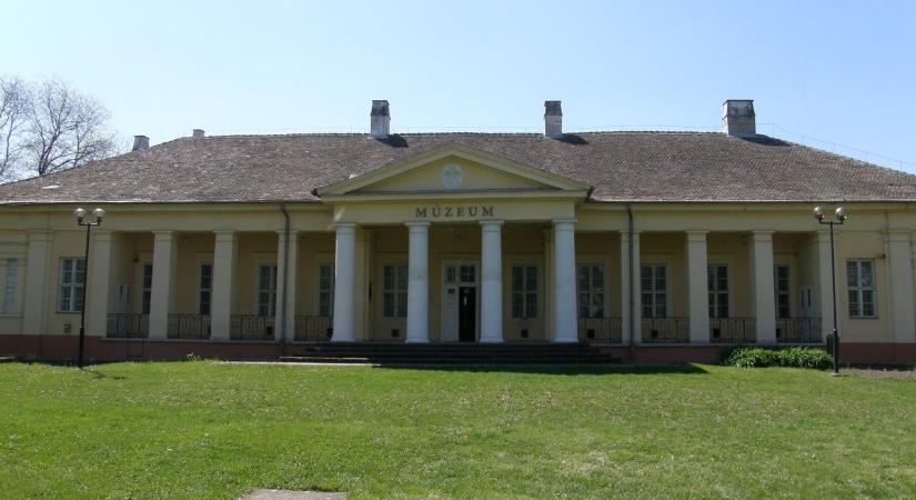 Ideiglenesen ingyenessé válik az intézmény szolgáltatása Karcagon