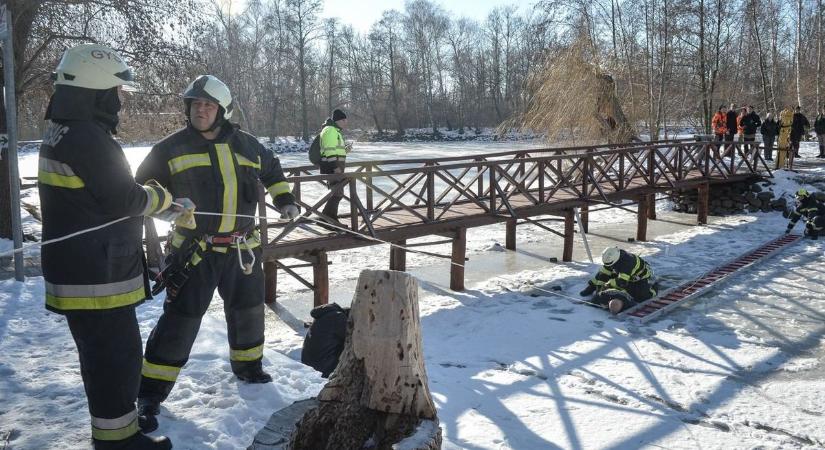 Eltűnt fiatalok miatt riasztották a katasztrófavédelmet a Mátrában - egyikük alatt beszakadt a jég  Videó és Fotók