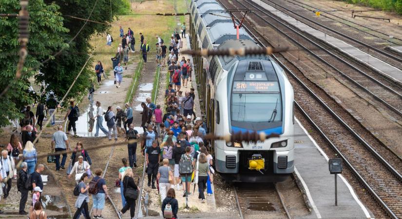 Inzulint, vívókardot és tacskót is hagytak el tavaly a MÁV járatain