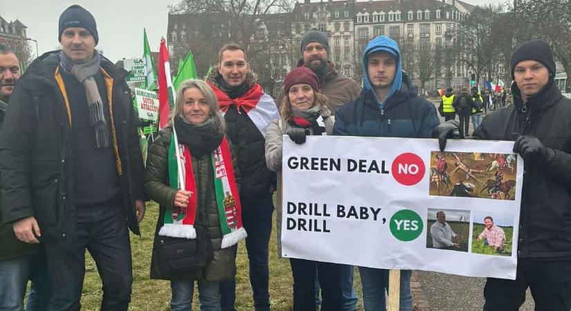 Gazdatüntetés Strasbourg-ban: több ezren vonulnak az Európai Parlament elé