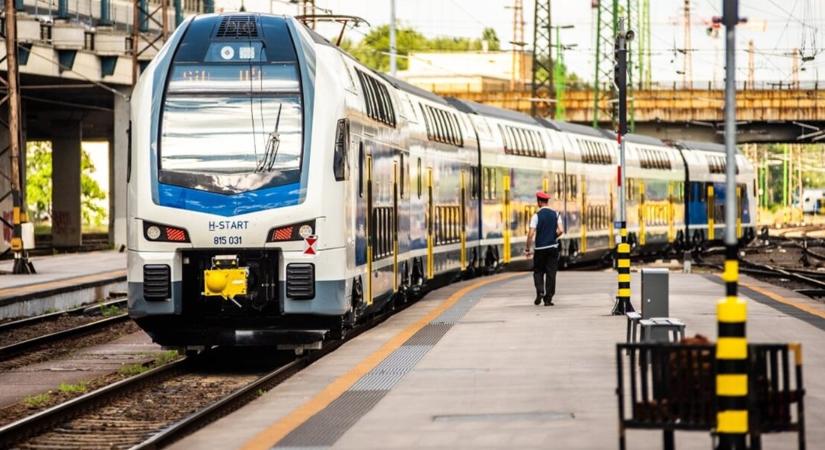 Elhagyta a telefonját vagy a táskáját a vonaton? Meglepően jó hírt közölt a MÁV az utasoknak