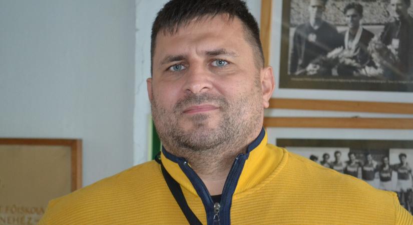 Tizenöt évesen rekordokat döntött: Ifjabb Fekete László, a natúr erősember