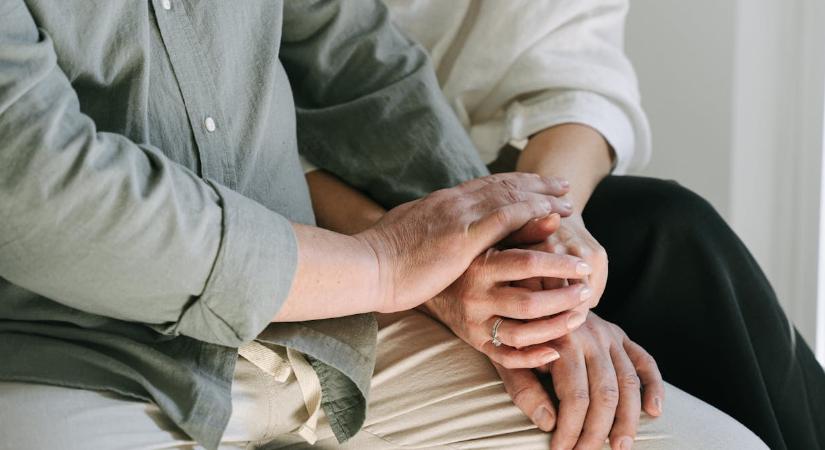 Tényleg felajánlható az adó 2 százaléka a nyugdíjas szülőknek? Itt a válasz!