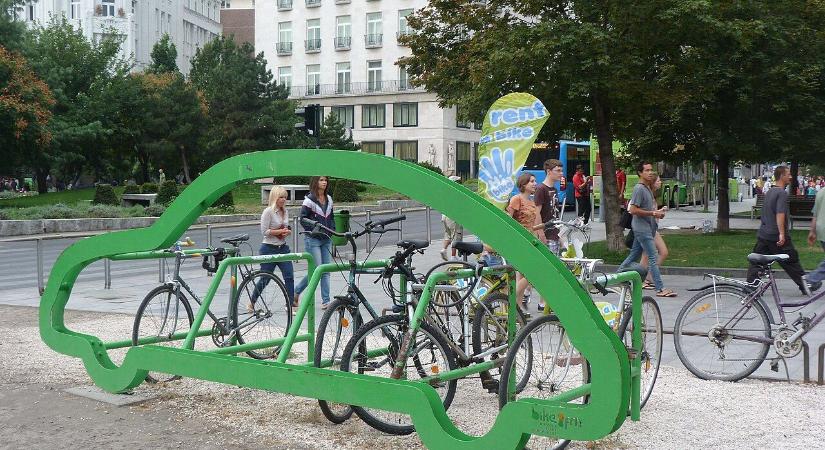 Befékezett mikromobilitás, az autósok viszont gázt adhatnak