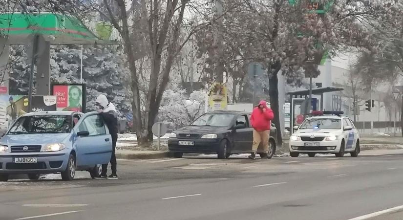 Két autó ütközött össze a Makkosházi körúton