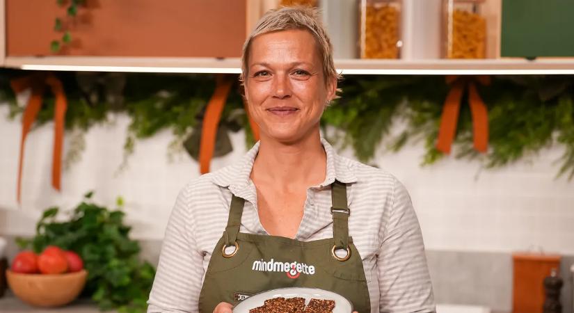 Egészséges nassolnivaló otthon: vadgyümölcs teszi különlegessé a müzliszeletet