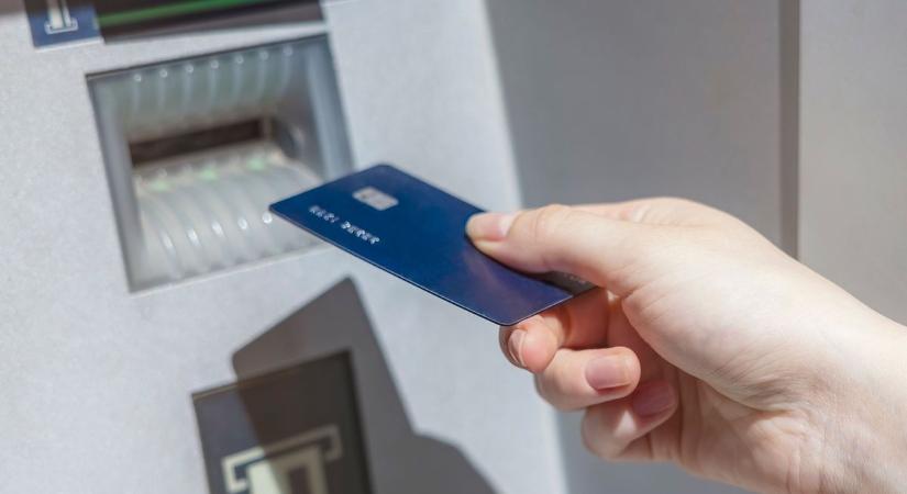 Ne akarj online fizetni vagy pénzt felvenni – több szolgáltatás is leáll ennél a hazai nagybanknál