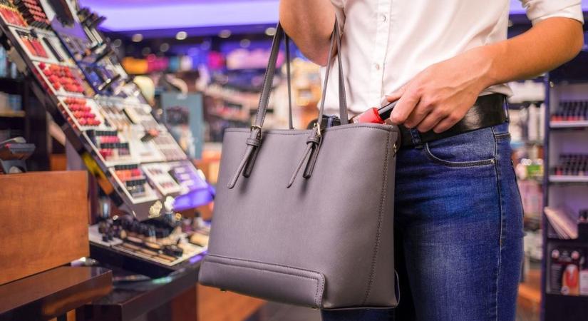 Pofátlan tolvaj: filmbe illő jelenetek zajlottak le egy megyei üzletben