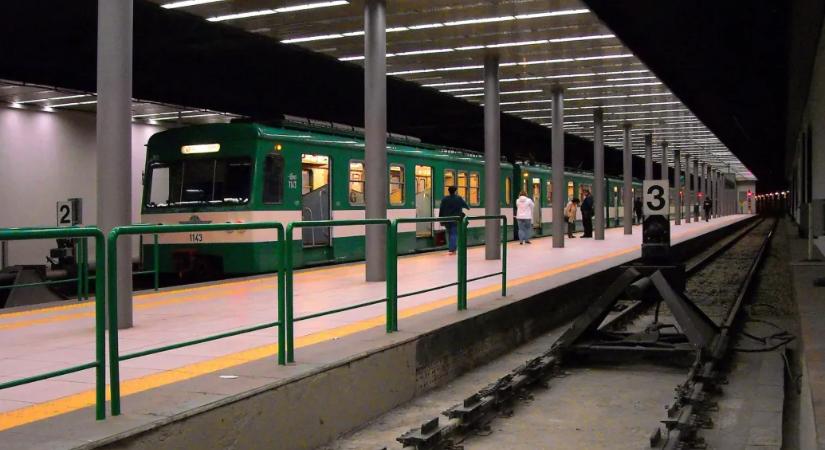 Úgy megütötte az utas a jegyellenőrt, hogy az a sínek közé esett az egyik budakalászi HÉV-állomáson