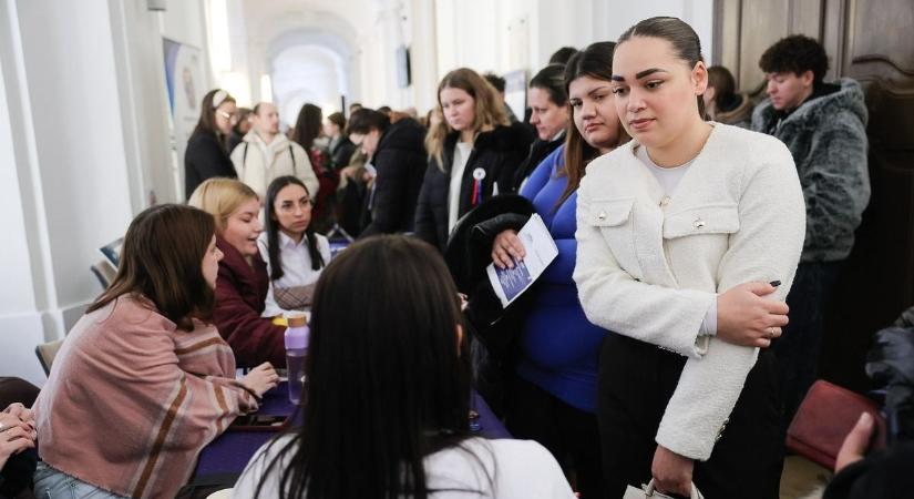 Kisebb tömeg lepte el az egri egyetemet a nyílt napon
