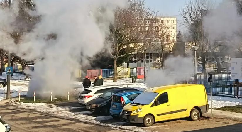 A szomszédnak felajánlottam, hogyha kezd náluk nagyon hideg lenni, jöjjenek át