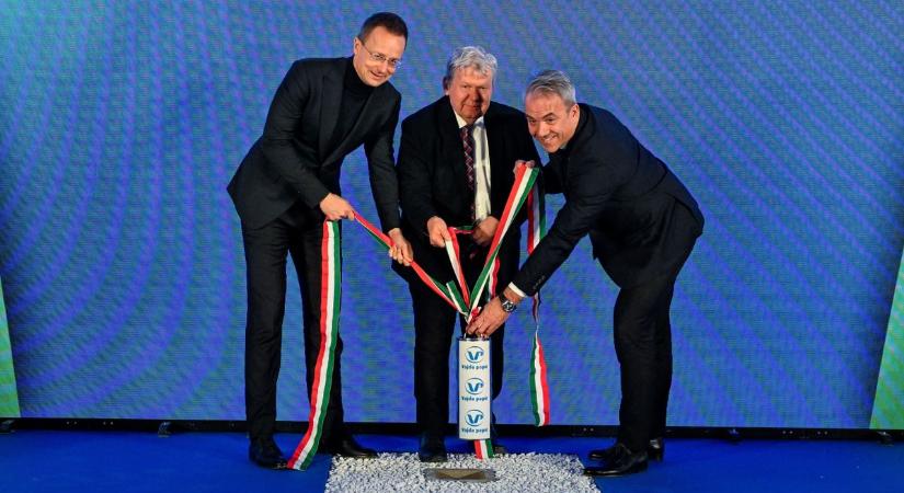 Hatalmas beruházás Dunaföldváron, újabb gyárat épít a Vajda-Papír állami támogatással