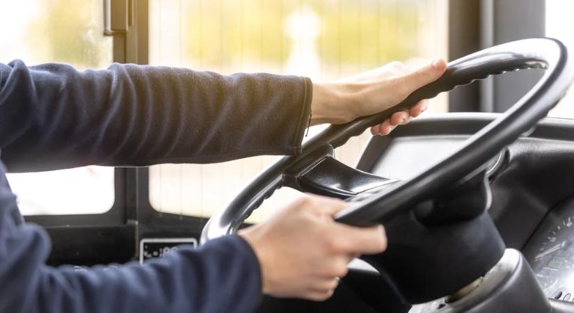 A jövő már zajlik: Önvezető buszok lepték el az utcákat