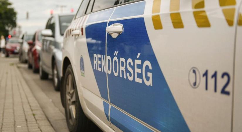 Ha bárki felismeri ezt a férfit, azonnal hívja a rendőrséget!