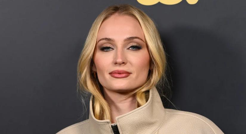 Máris baj van az új Tomb Raider-rel: Sophie Turner nem bírta a gyűrődést