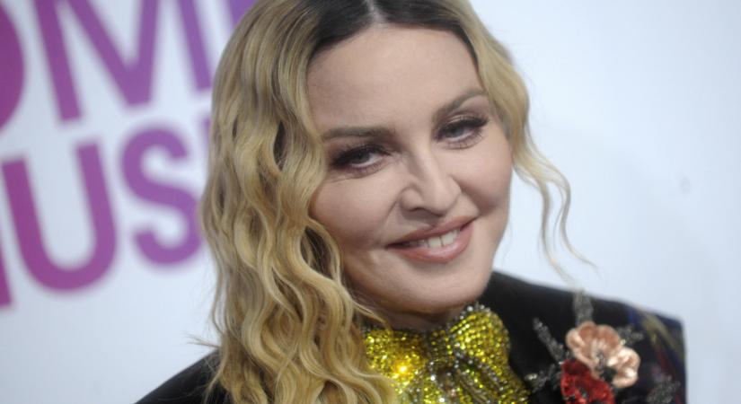 A 67 éves Madonna 29 éves szerelmével a marokkói sivatagban kalandozott