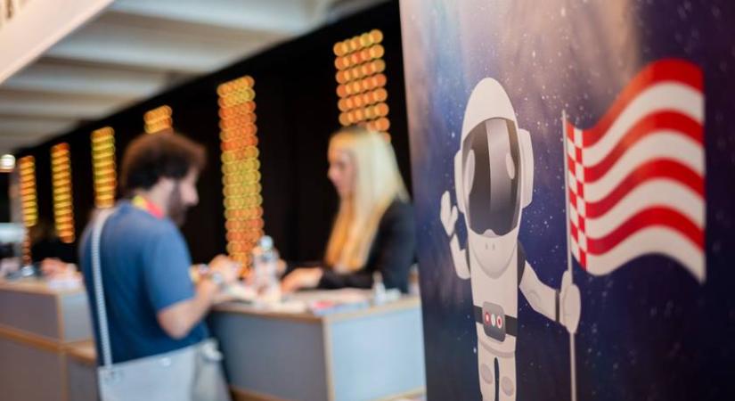 Ingyenes jegy a Hold körüli pályára – Így lehet helye a te nevednek is