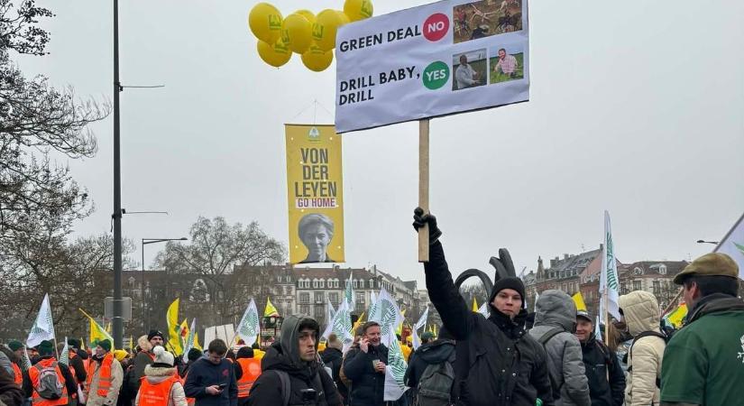 Strasbourg-ban tüntettek a gazdák, ezrek vonultak az Európai Parlament elé