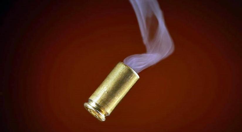 Ismeretlen nő fenekét fogdosta, majd vadászpuskával a levegőbe lőtt a részeg férfi