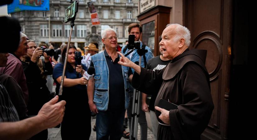 A Hadházy Ákos tüntetését megzavaró harangszó miatt a Magyar Ateista Társaság feljelentette a Ferenciek téri templomot