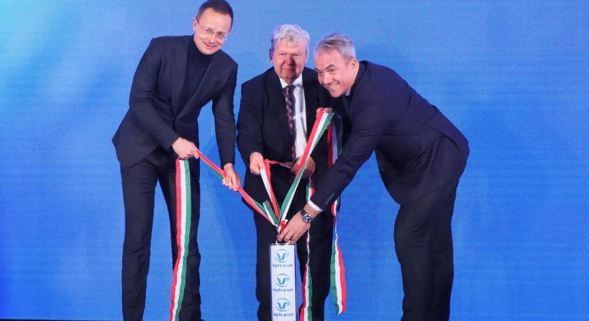 Alapkövet helyeztek el a Vajda-Papír dunaföldvári telephelyén – újabb jelentős fejlesztés előtt áll a cégcsoport (képgaléria)