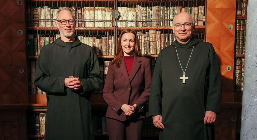 Megmenekült a bogaraktól a pannonhalmi könyvtár, újra nyitva a látogatók előtt - fotók