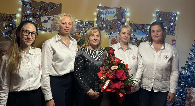 A vásárhelyi Nagy Sándorné lett az „év önkéntese” a Vöröskeresztnél
