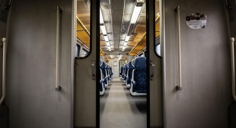 Tacskó, pókerkészlet és inzulin, elképesztő dolgokat felejtettek a MÁV járatain 2025-ben