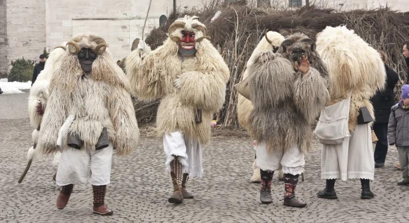 Ijesztő álarcok, titkos rítusok: elképesztő farsangi szokások Magyarországon