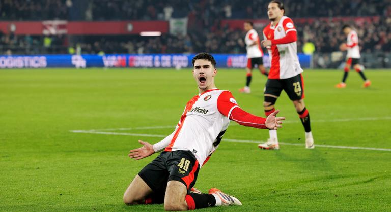 A kis Van Persie sarkazásos, majd ollózásos álomgóljaitól az edzőpapa majdnem sírva fakadt