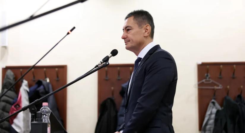 Összeveszett a zuglói parkolási ügy tárgyalásán Horváth Csaba a Nagymesterrel azon, milyen kapcsolatban vannak egymással