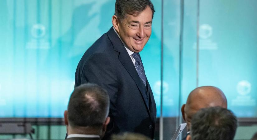 Hiába ígérte Lázár, hogy minden fővállalkozót elővesznek, Mészáros Lőrinc alvállalkozóit még mindig nem fizették ki