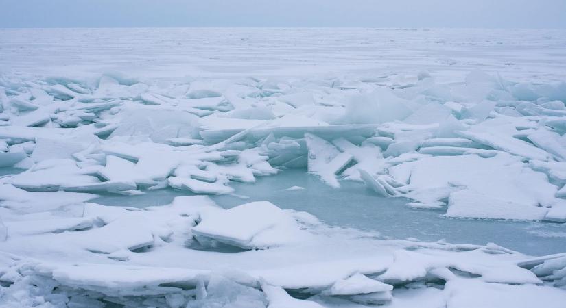 15 centi vastag a Balaton jege Siófoknál, emiatt mégis veszélyes rámenni