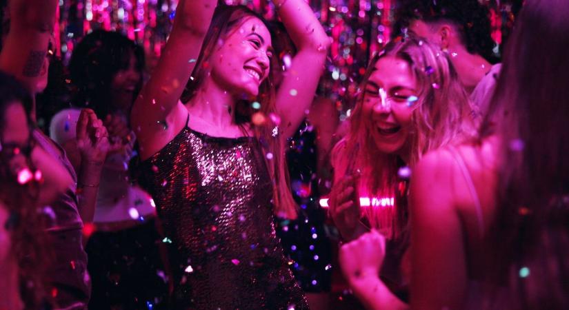 Nem hinné el, milyen egyszerű módszer segíthet kimutatni, kevertek-e drogot az italunkba