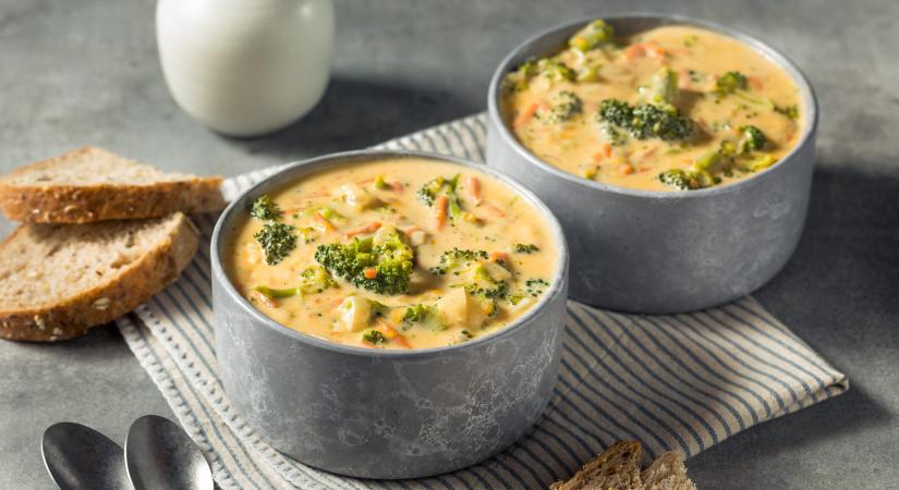 Brokkolikrémleves másképp: sok-sok cheddar sajttal, még krémesebben
