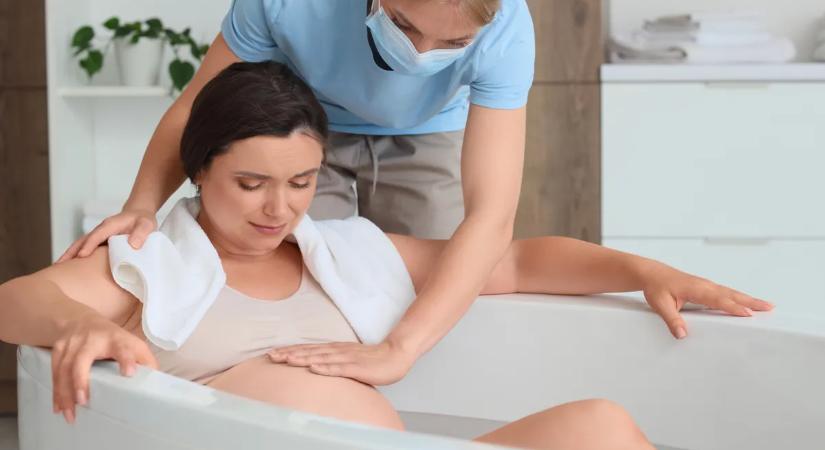 Wellness a szülőszobán? Így felezi meg a szenvedést a vízben vajúdás