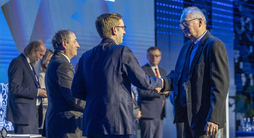 Debreceni gimnáziumok is kaptak a legjobbaknak járó elismerésekből