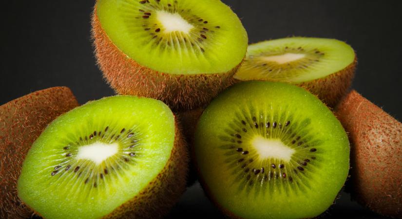 Segíthet a fogyásban, támogatja az emésztést és az alvást: ez a gyümölcs a legnagyobb aduász