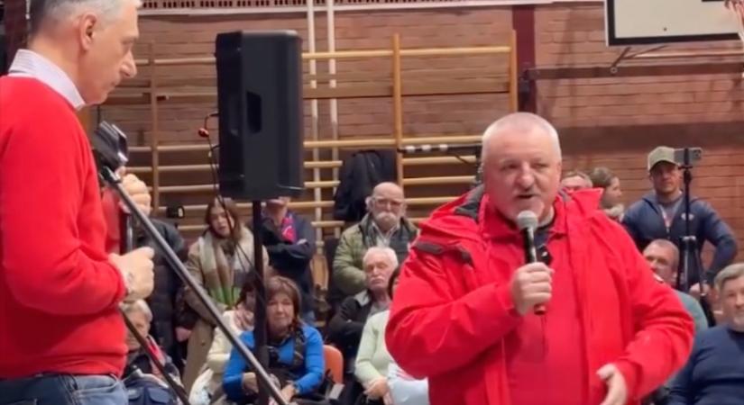 Az MSZP elnöke pólót cserélt Lázárral és tegeződve hálálkodott neki