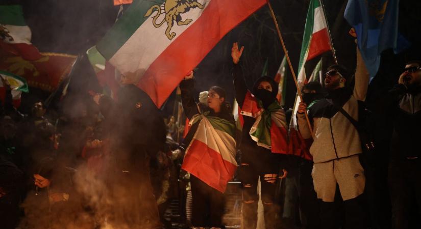 Sikeresen vérbe fojtotta a rezsim az iráni tüntetéseket