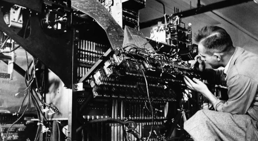 A hivatalnok, aki meghekkelte az IBM-et, hogy franciák százezreit mentse meg a náciktól