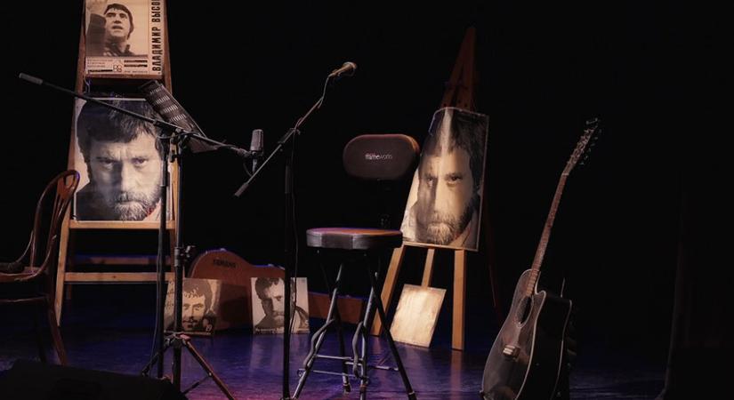 Nem nyughat a különc gitár