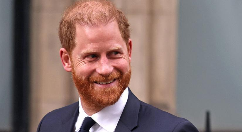 Nem akárhol fotózták Harry herceget