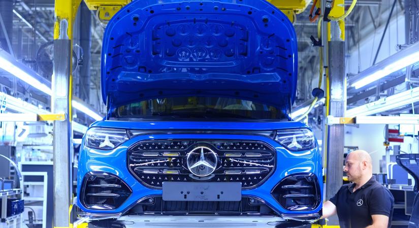 Nagy csinnadrattával, miniszteri méltatással elindult az új kecskeméti Mercedes gyártása