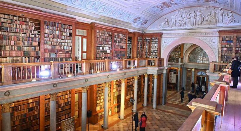 Legyőzték a fertőzést, újra látogatható a Pannonhalmi Főapátsági Könyvtár